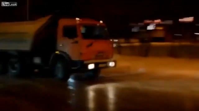 Путин дрифтит под фонк на камазе смотреть онлайн