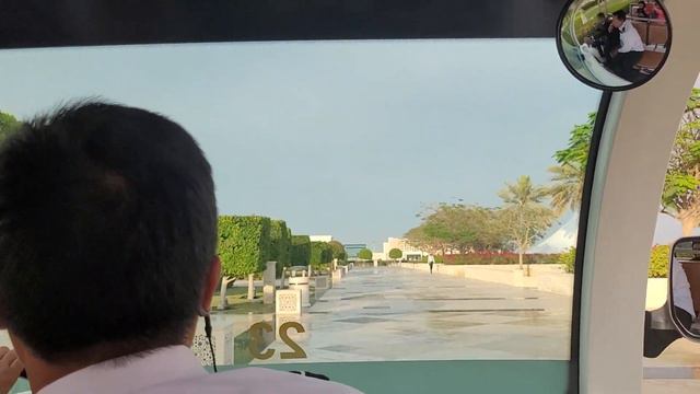 Поездка на электрокаре по огромной территории Белой Мечети в Абу-Даби. 24.04.2023 смотреть онлайн