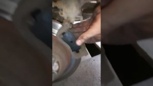 Замена задних тормозных колодок на Форд s-max (2 часть)