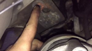 Ауди A8 D3 замена подушек двигателя.