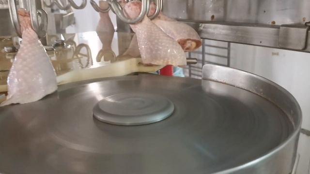 Разделка курицы на автоматической линии!!! смотреть онлайн