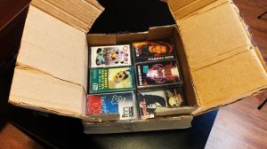 Распаковка посылки с компакт-кассетами