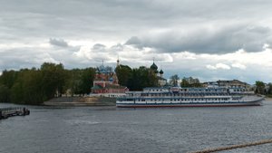 Мое путешествие на теплоходе "Николай Карамзин". Отплытие из Углича. Три теплохода.