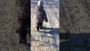 Идем домой/ Дети и грязь/ Прыгаем в луже