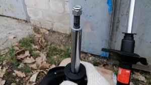 Передние амортизаторы Nissan X-trail T30