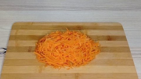 Салат ОБЖОРКА с курицей и маринованными огурцами/Быстро бюджетно вкусно#салат#обжорка#рецептсалата