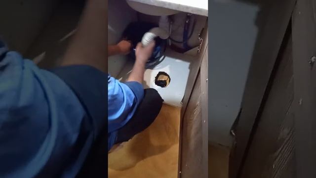 прочистка засора кухонной трубы пневмовантузом смотреть онлайн