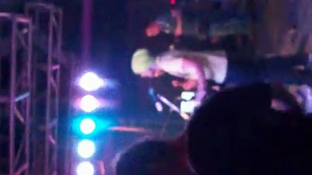 На сцене с Нойзом) смотреть онлайн