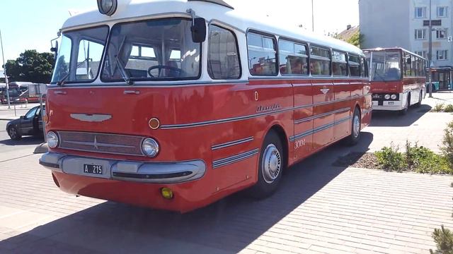 Отреставрированные Икарус 255 и Ikarus Lux | Обзор старой техники | Про Автомобили смотреть онлайн