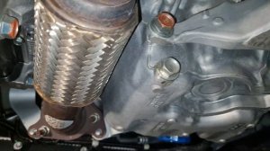 Где находится пробка слива масла с двигателя L15B