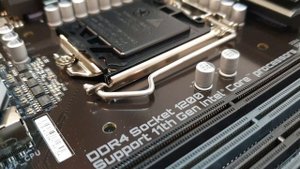UNBOXING GIGABYTE Z590 GAMING X MOTHERBOARD