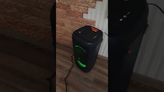 Как работает микрофон на JBL PartyBox 300?