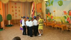 Танец Ярмарка на карусели - фрагмент из спектакля "Муха-Цокотуха" в детском саду