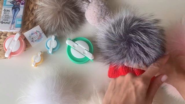 Обзор покупок с Aliexpress помпоны из меха енота, чернобурки, приспособления для бубонов из пряжи смотреть онлайн