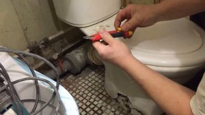 Демонтаж унитаза
