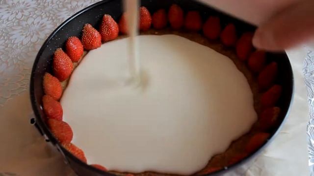 Ну нереально вкусный тортик из клубники! БЕЗ ДУХОВКИ! смотреть онлайн