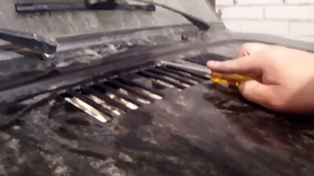 Как открыть капот на Ниве если порвался тросик смотреть онлайн