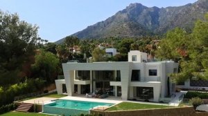 Эксклюзивная вилла новой постройки в урбанизации Сьерра Бланка, Марбелья