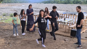 Девушки Танцуют Красиво На Речке Лезгинка 2022 Влюблена Чеченская Песня ALISHKA Katex Chechen Dance