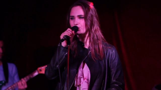 ONA SINGER - Слушаю тишину ( live) смотреть онлайн