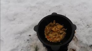 Куриные крылья с макаронами в казане