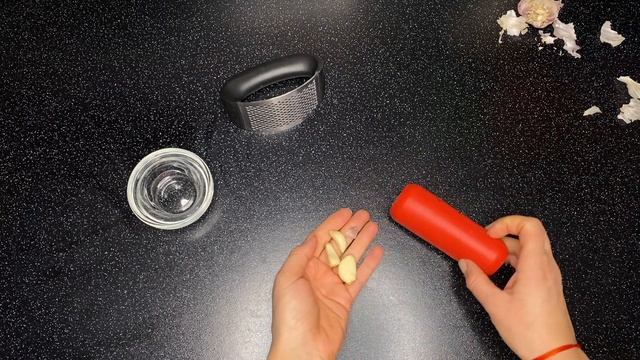 Быстрый способ почистить чеснок (лайфхак). Как сэкономить время и нервы ? смотреть онлайн