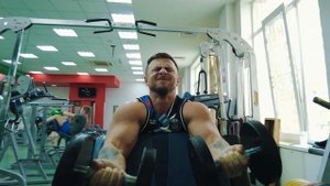 Как НАКАЧАТЬ ОГРОМНЫЕ РУКИ за 30  МИНУТ В ДЕНЬ ! Секретная МЕТОДИКА