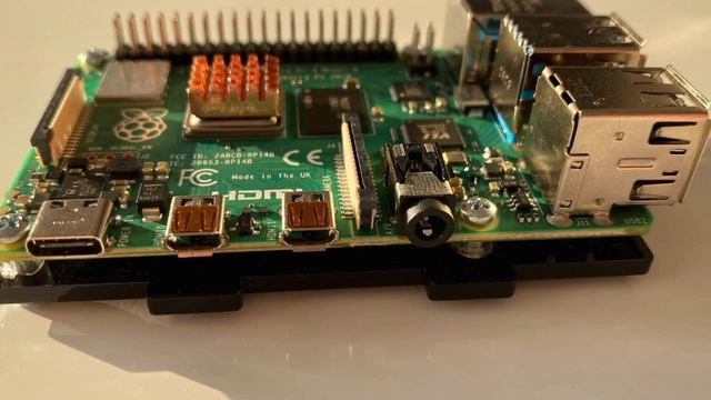 Raspberry Pi 4B zestaw startowy - unboxing [ENG SUBS]