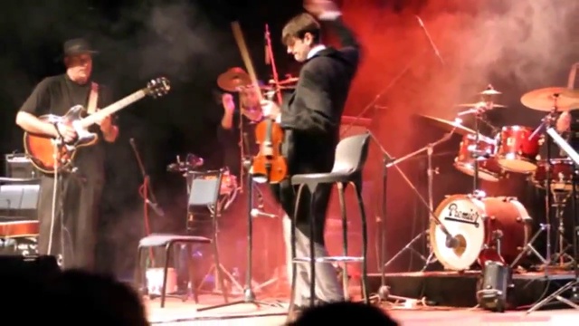 Играет скрипка.. смотреть онлайн