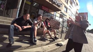 Стас Борецкий попил пивка с местными алкашами