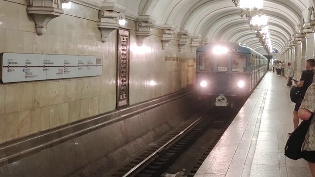 [Ultra HD] Метросостав ЕМ-508Т/ЕЖ3 смотреть онлайн