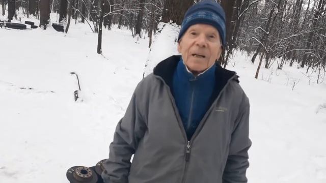 Ветеран Великой Отечественной в свои 93 года жмет штангу и тренирует женщин! смотреть онлайн