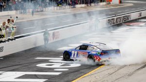 Вверх колесами: гонщик едва не погиб на трассе в США