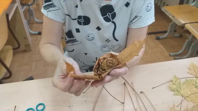 Мастер-Класс как сделать розу из осенних листов. смотреть онлайн