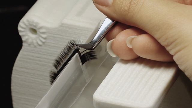 Електрична машинка для швидкого формування пучків / Electric lashmachine for fast formation of fans смотреть онлайн