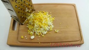 Салат кальмар с сыром и чесноком