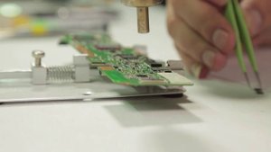 Ремонт материнской платы планшета