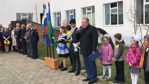 Последний Звонок. Выступление директора школы Лобанова А.Н.