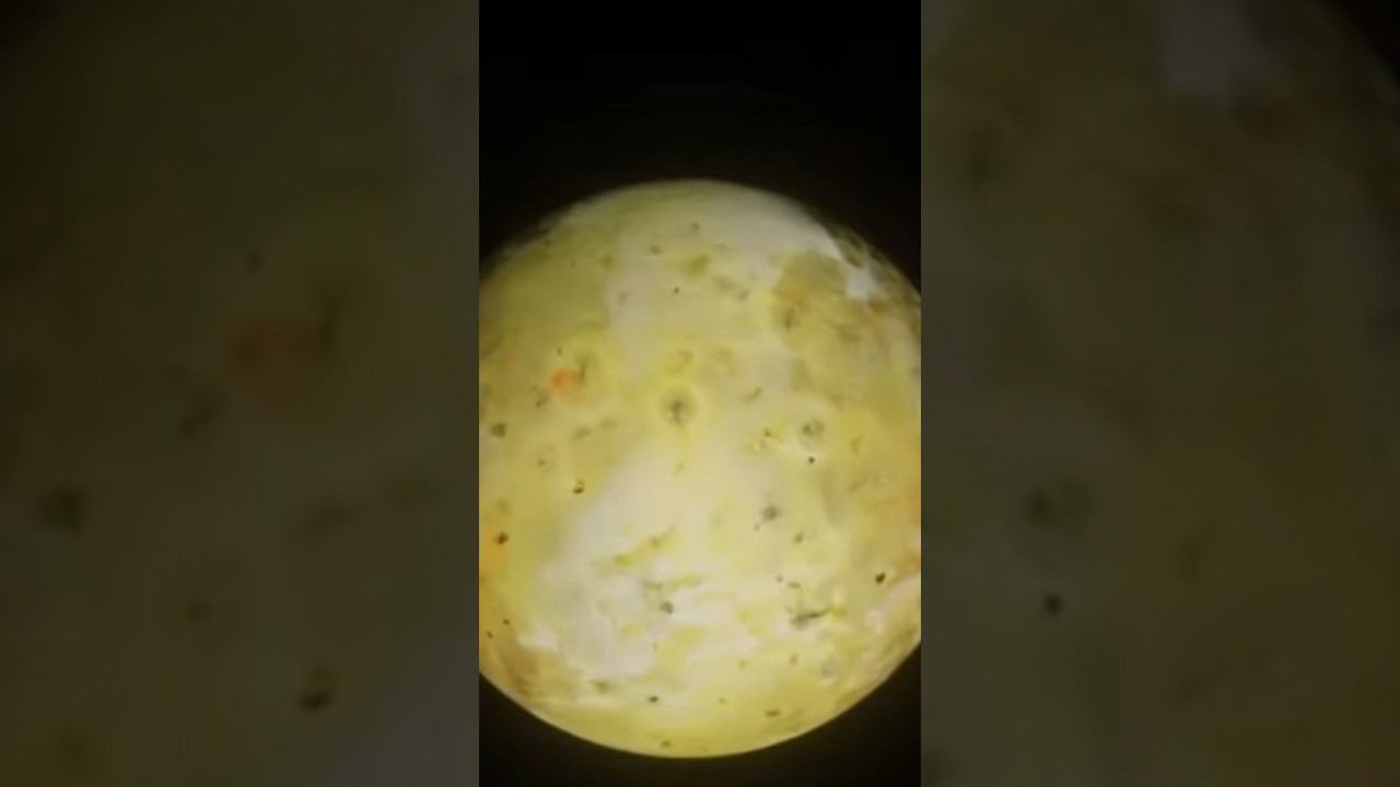 Ио в естественных цветах - самый близкий к Юпитеру спутник из четырёх галилеевых лун #космос смотреть онлайн