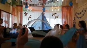 Чайка над морской волной