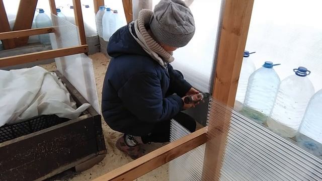 16 марта 2021г УТЕПЛЯЮ ДВЕРИ В ТЕПЛИЦЕ дачные работы в марте
