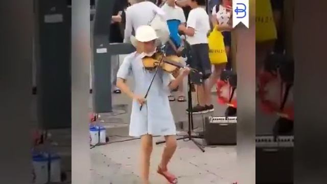 Санта-Моника , Калифорния. Умничка какая! смотреть онлайн