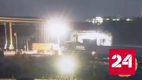 Момент столкновения грузовика с поездом в Башкирии сняла камера - Россия 24