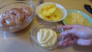 Нежные отбивные из куриной грудки с ананасами! Быстро, вкусно и полезно!