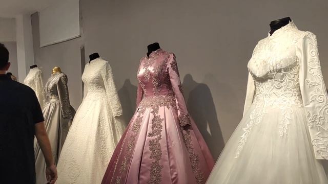 Мерю платья! КАК КРАСИВО БЫТЬ НЕВЕСТОЙ в Турции. Сколько стоит свадебное платье / Турецкие традиции смотреть онлайн