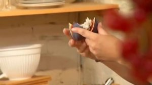 Запеченный инжир с орехами и козьим сыром