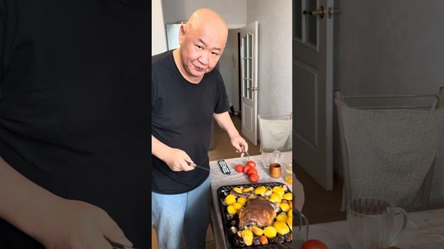 Моба учит, как правильно должна выглядеть еда! смотреть онлайн