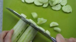 Творог с огурцами и зеленью