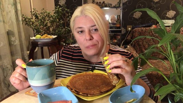 МУКБАНГ | БЛИНЫ С ФОРЕЛЬЮ И АВОКАДО | PANCAKES WITH TROUT AND AVOCADO | MUKBANG