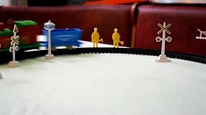 ПОЕЗД И ЖЕЛЕЗНАЯ ДОРОГА ИГРУШКА ДЛЯ МАЛЬЧИКОВ - ТИМА ИГРАЕТ В ИГРУШКИ